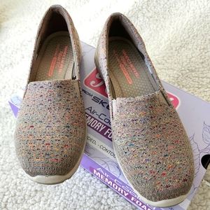 NWT Women's Sketchers Slip-ons Size 9